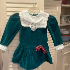 Vintage Little Girl’s Xmas Dresss